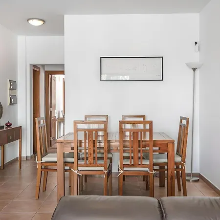 Bay View Apartment *